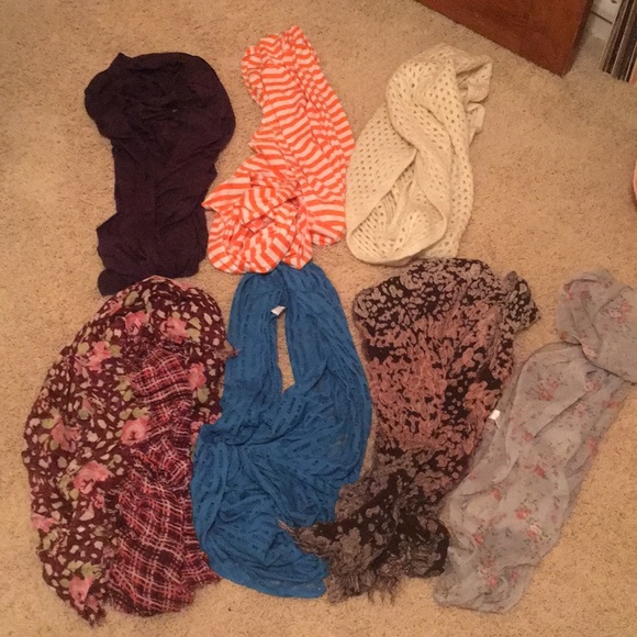 SEE BOTH PICTURES. Scarf bundle - Picture 1 of 2